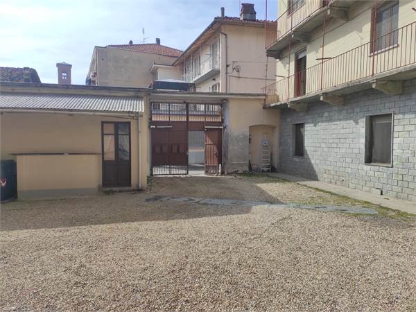 Casa bifamiliare vicinanze stazione.
